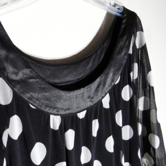 Bold Dot-Print Top M-L (L) - Picture 4 of 8